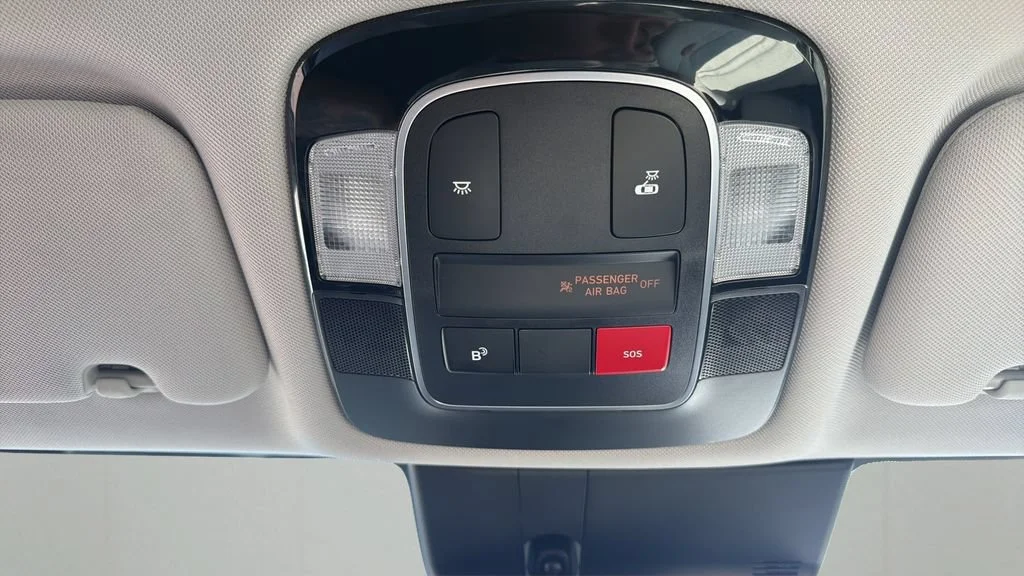 Used 2025 Gray Hyundai SEL image 32