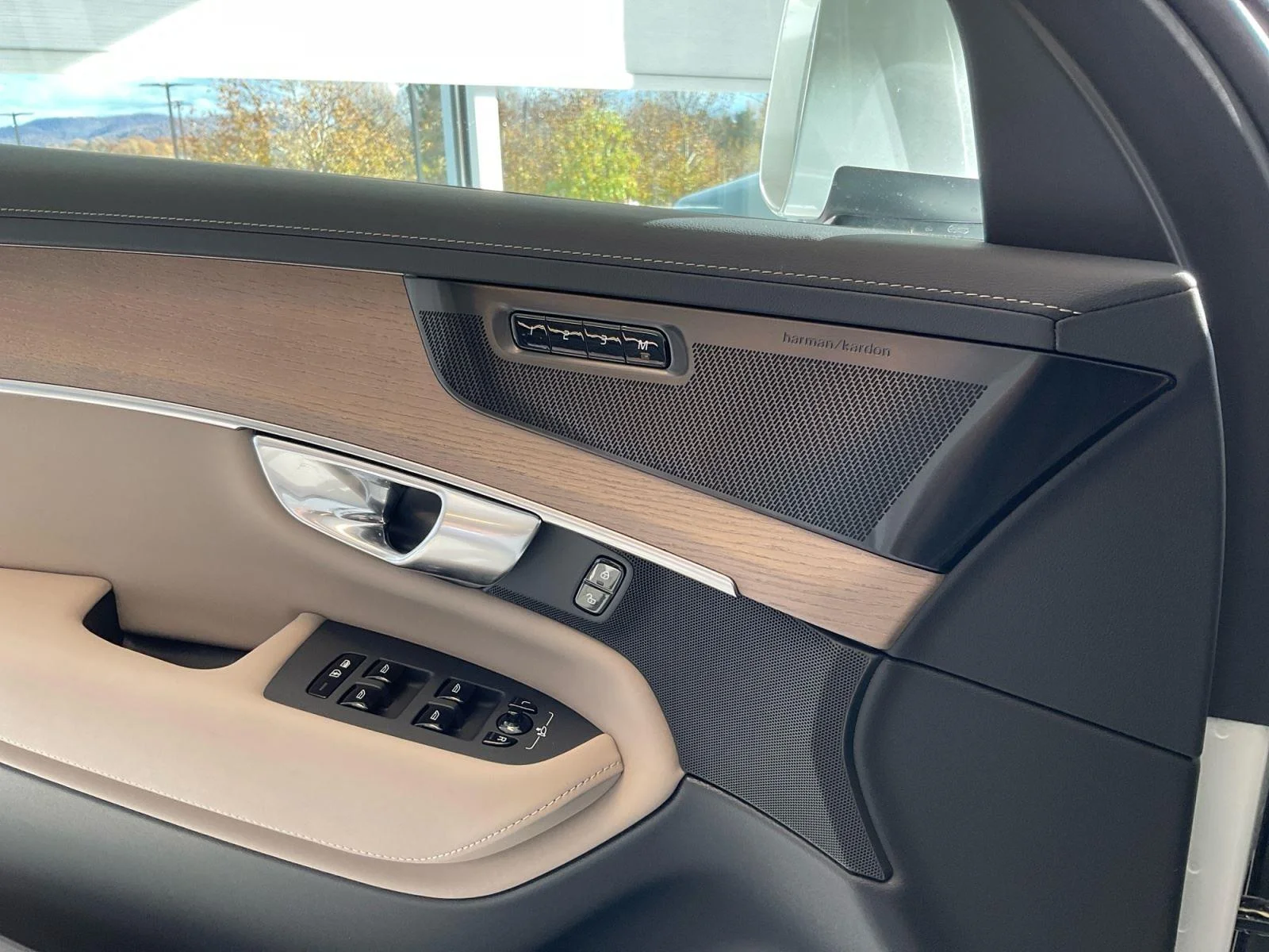 2026 Volvo XC90 Plus - Photo 27