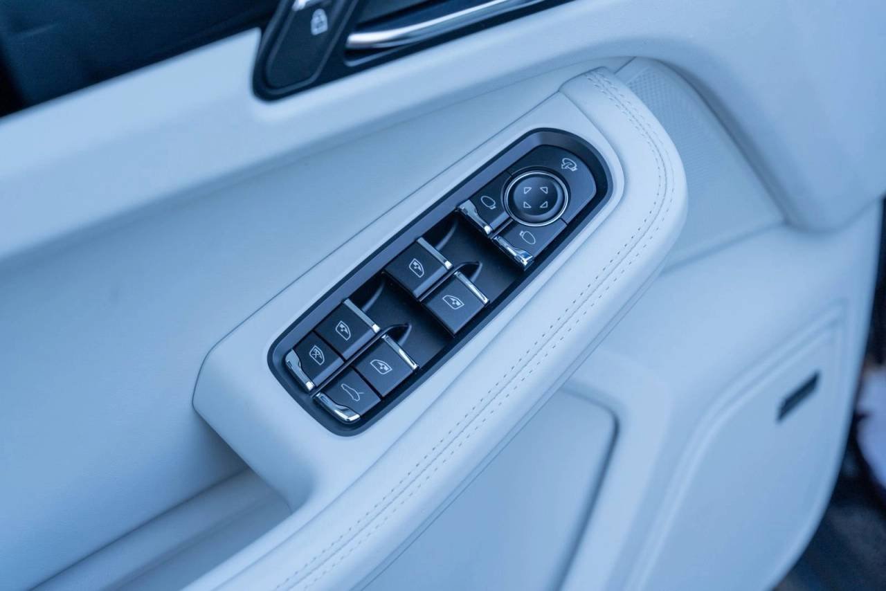 Used 2026  Porsche  image 21