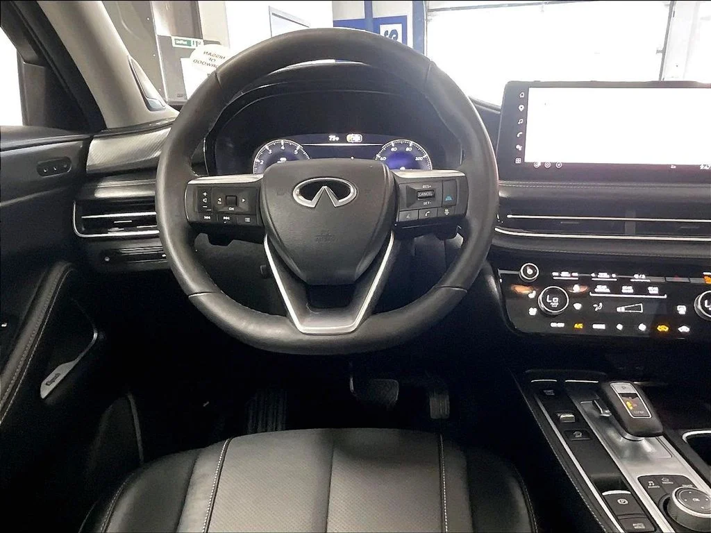 Used 2026 White INFINITI LUXE image 17