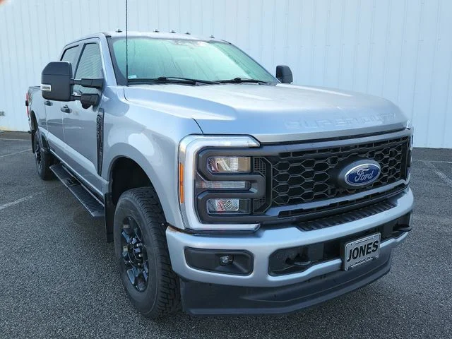 Used 2023 Silver Ford XL image 2