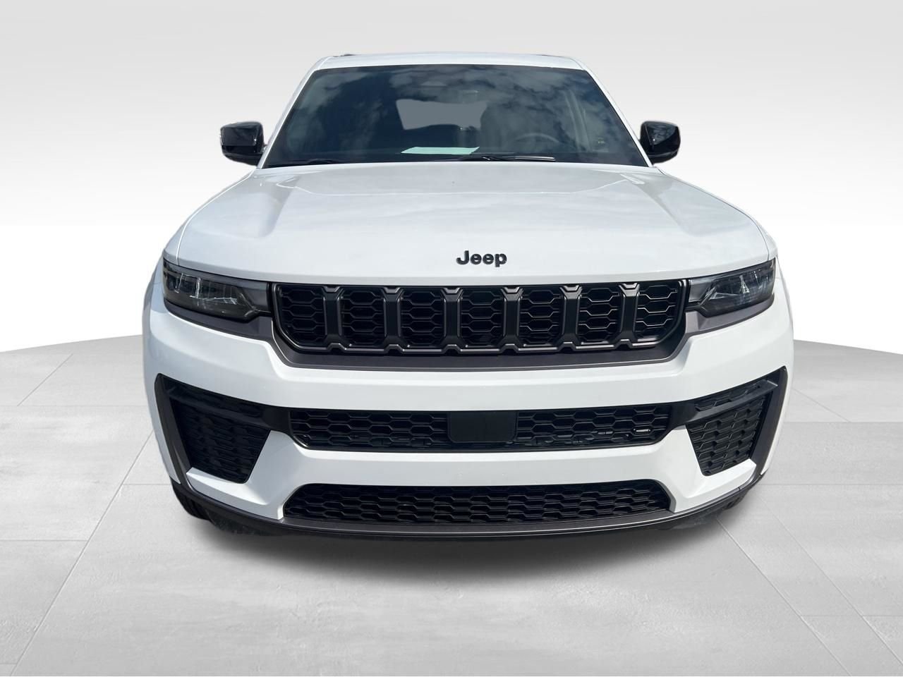 New 2026 Bright White Clear-Coat Exterior Paint Jeep Altitude image 8