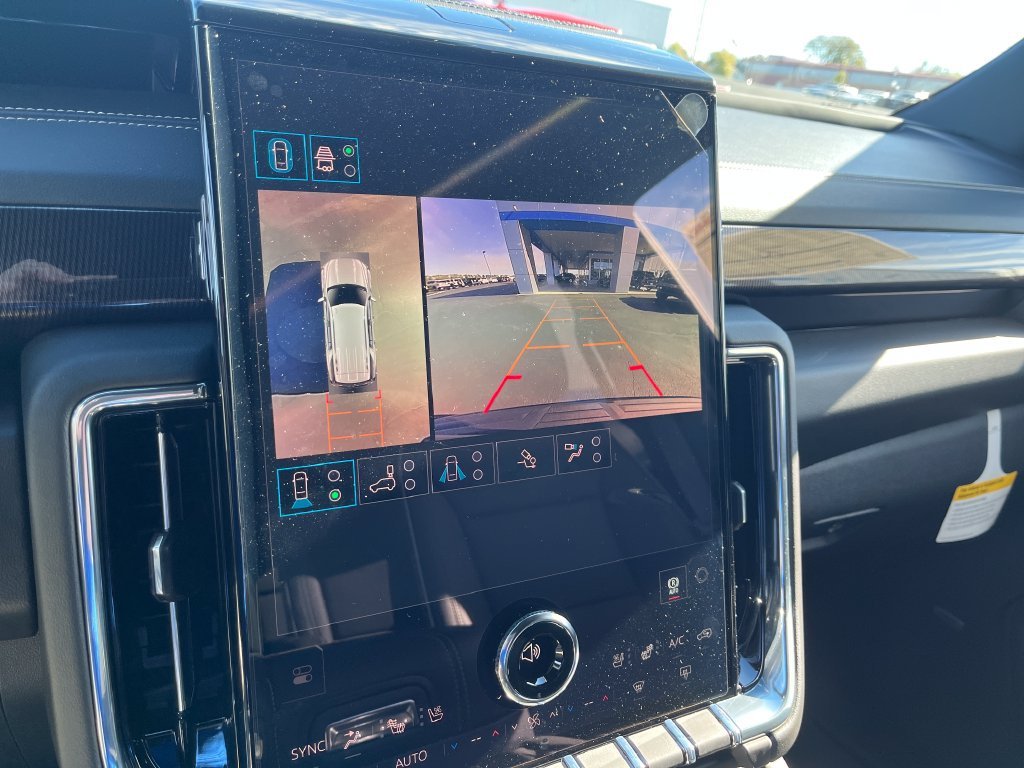 New 2027 Onyx Black GMC Elevation image 17
