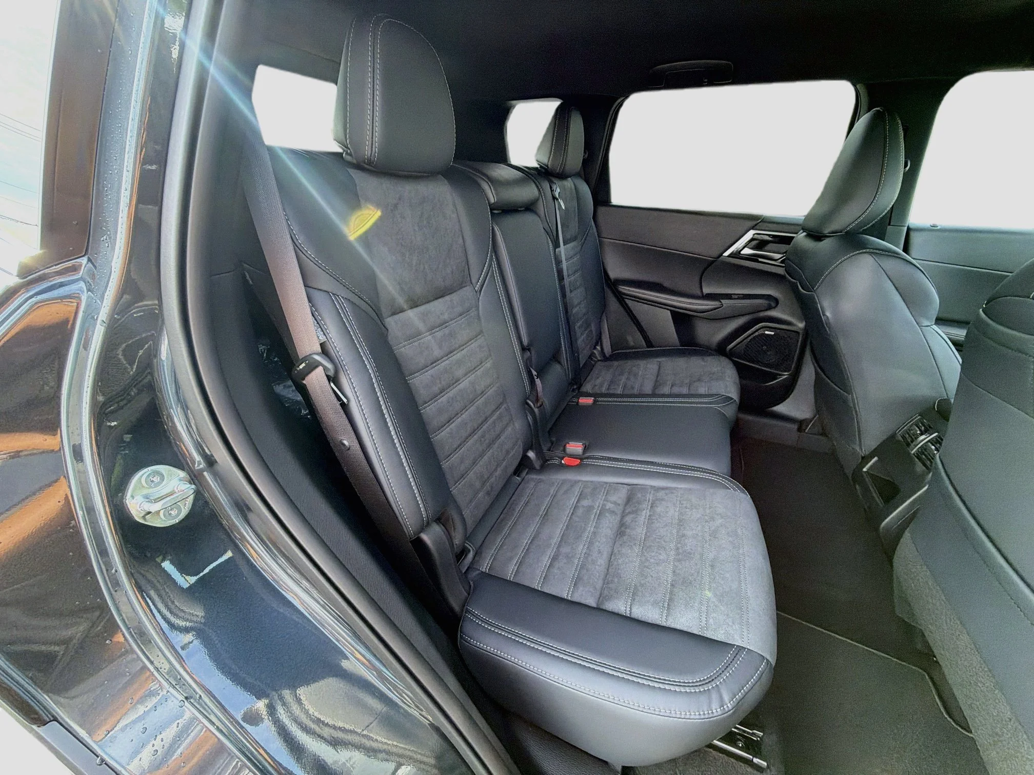 New 2026 Graphite Gray Mitsubishi LE image 27