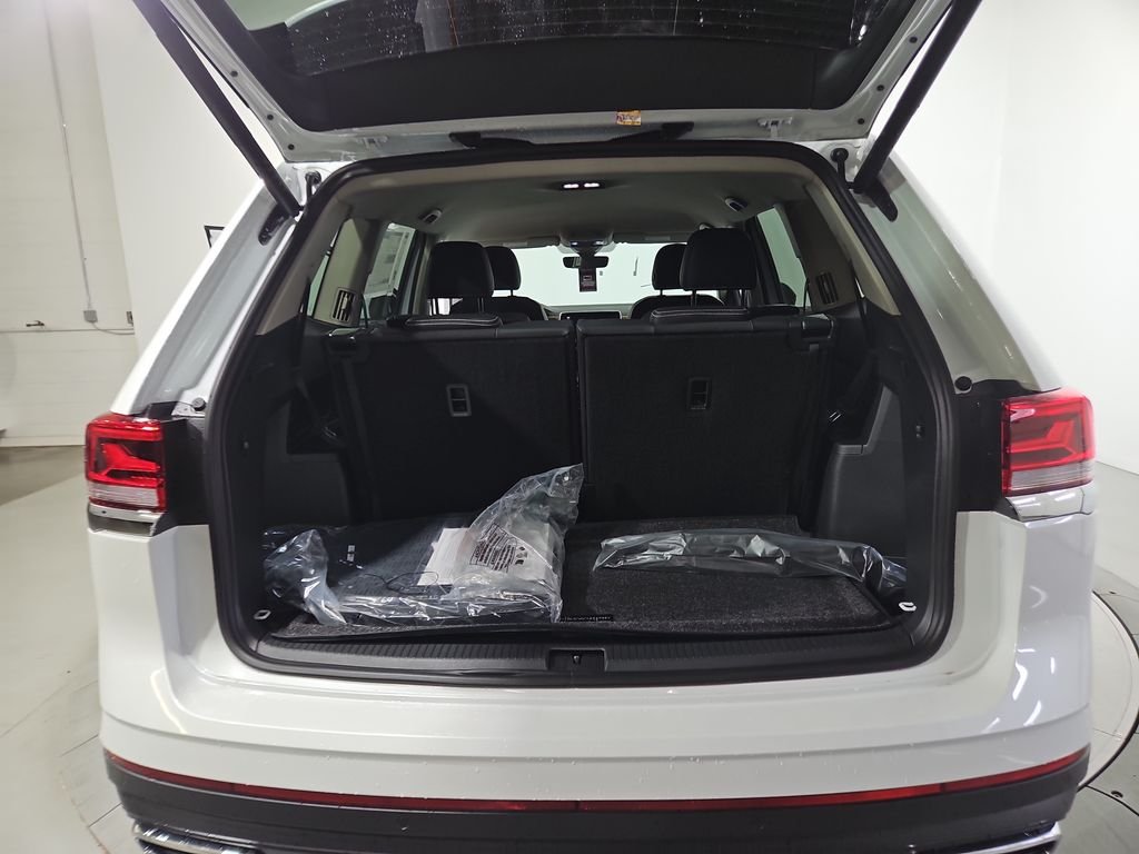New 2026 White/off-white Volkswagen SE w/Technology image 21