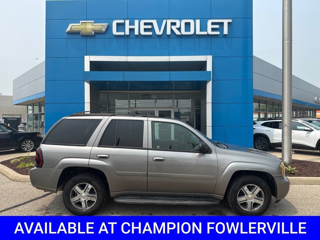 Used 2007 Chevrolet TrailBlazer LT with VIN 1GNDS13S972122053 for sale in Fowlerville, MI