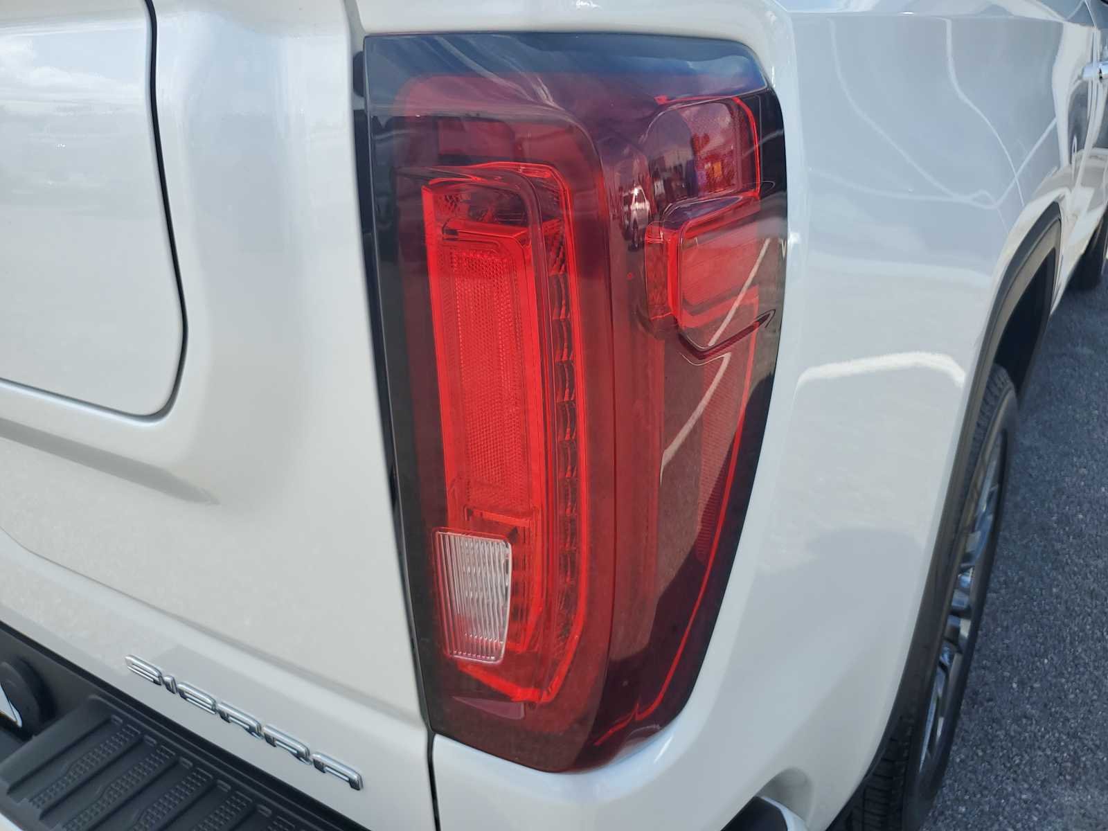 Used 2023 White Frost Tricoat GMC Denali Ultimate image 14