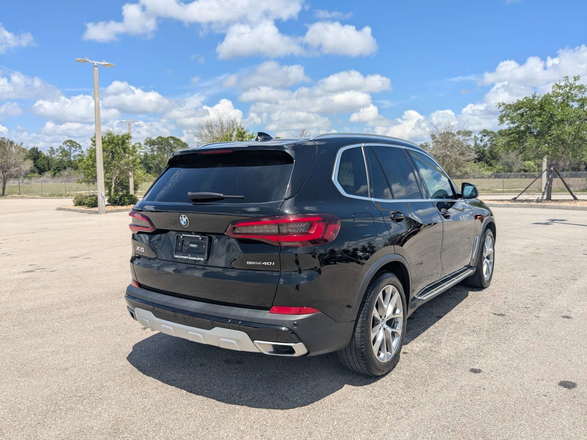 Used 2023 Jet Black BMW sDrive40i image 5