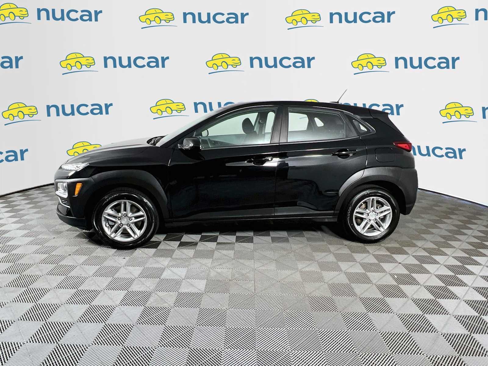 Used 2020 Ultra Black Hyundai SE image 4