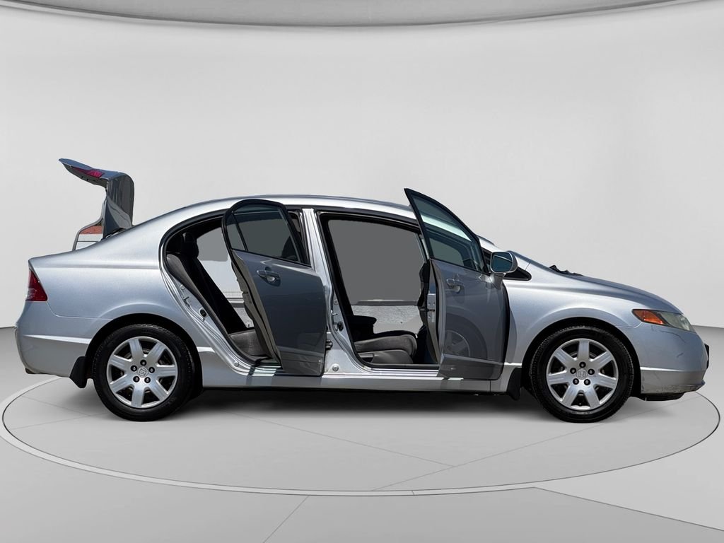 Used 2007 Alabaster Silver Metallic Honda LX image 29