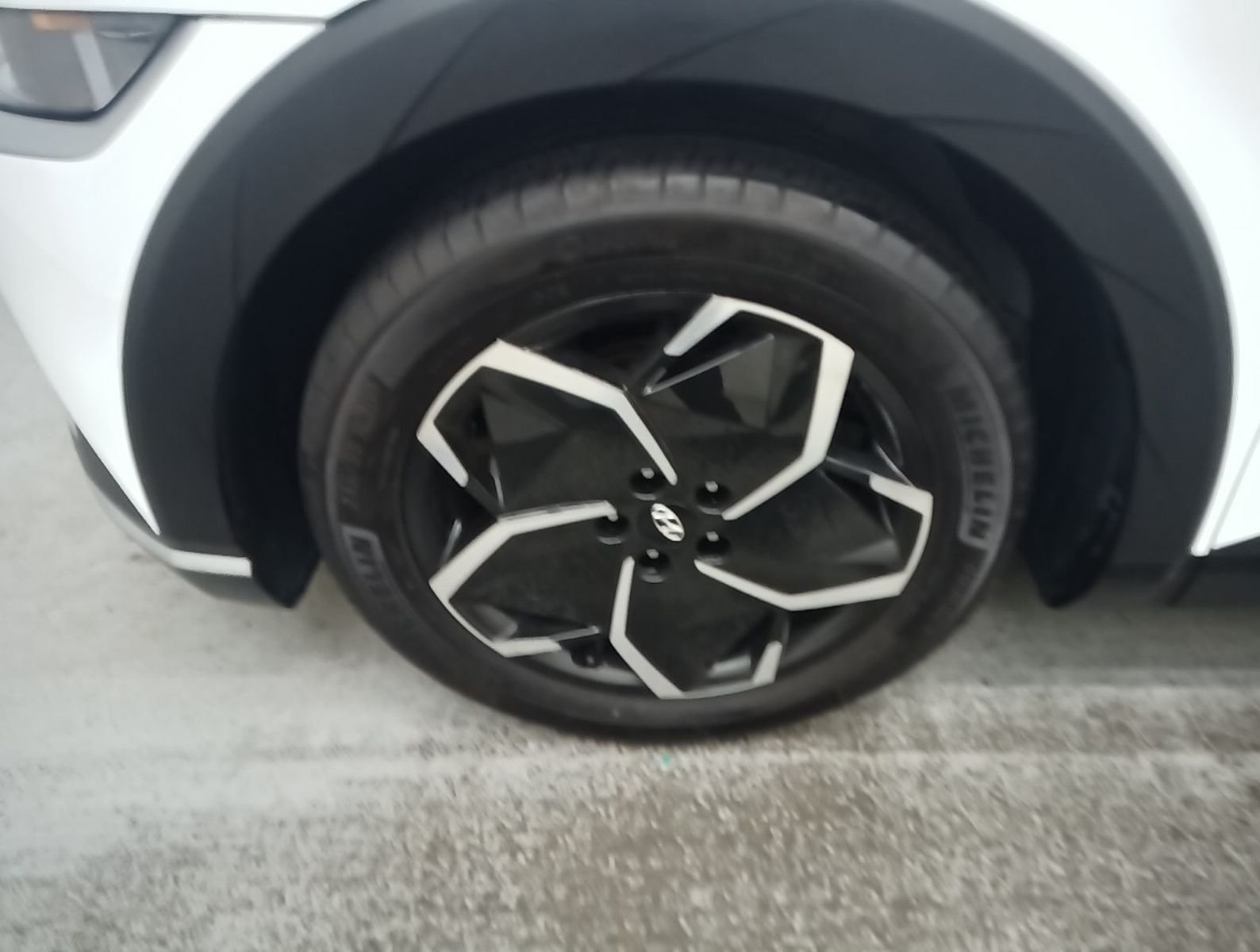 Used 2024 White Hyundai SEL image 9