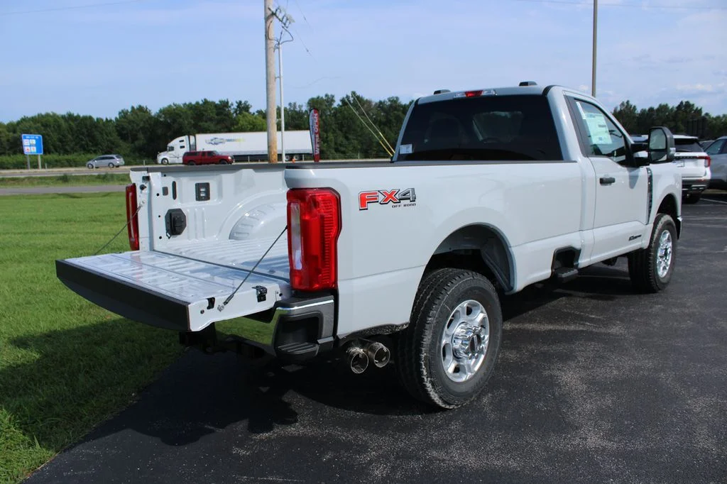 New 2026 Avalanche Ford F-350® XLT image 16