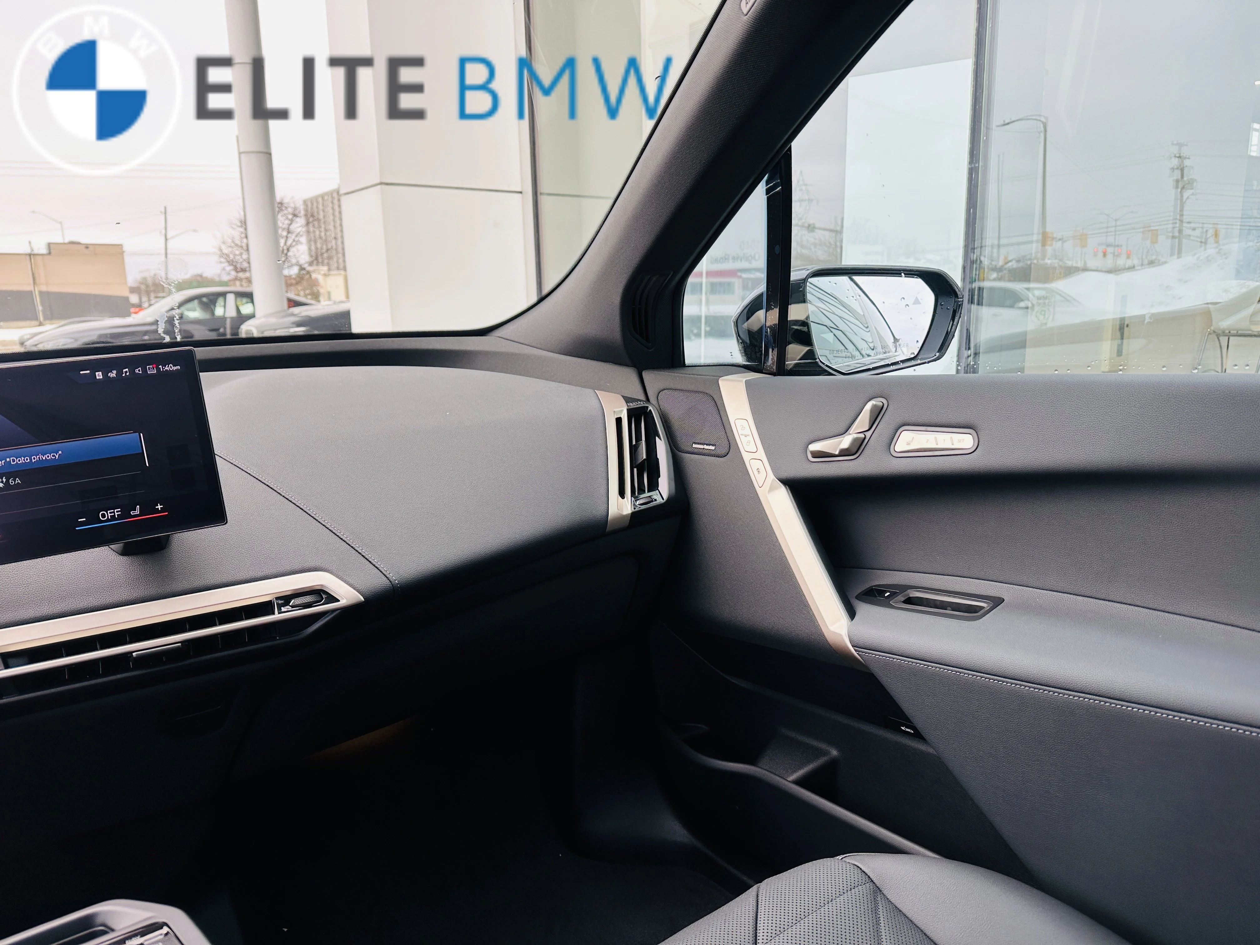 Used 2026 BLACK SAPPHIRE METALLIC BMW XDRIVE60 image 28