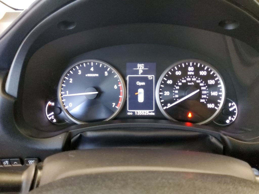 Used 2017 White Lexus 200t image 10