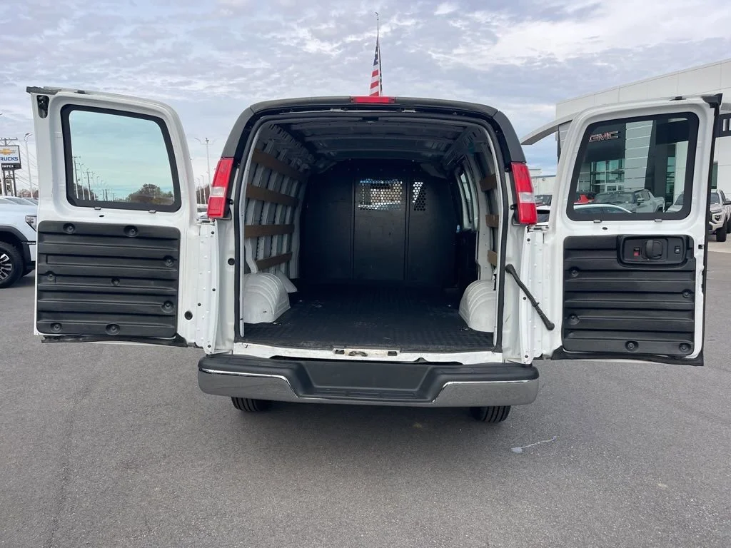 Used 2023 Summit White Chevrolet WT image 18