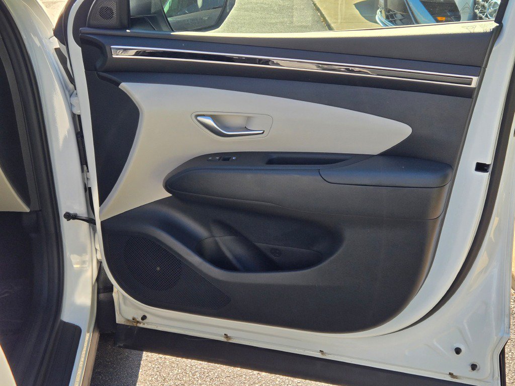 Used 2024 White Pearl Hyundai SE image 4