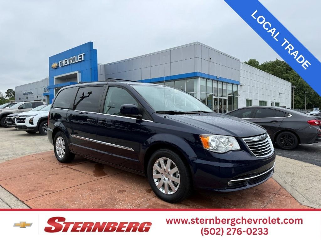 2013 Chrysler Town & Country Touring's photo