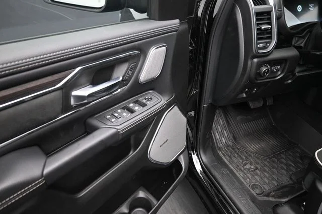 New 2026 Diamond Black Crystal Pearl-Coat Exterior Paint RAM Laramie image 8