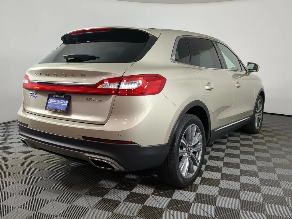 Used 2017 Tan Lincoln Reserve image 9