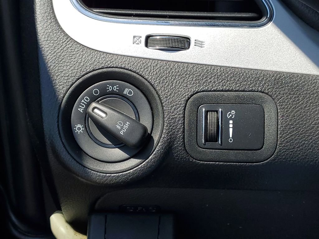 Used 2014 Blue Pearl Dodge SXT image 17