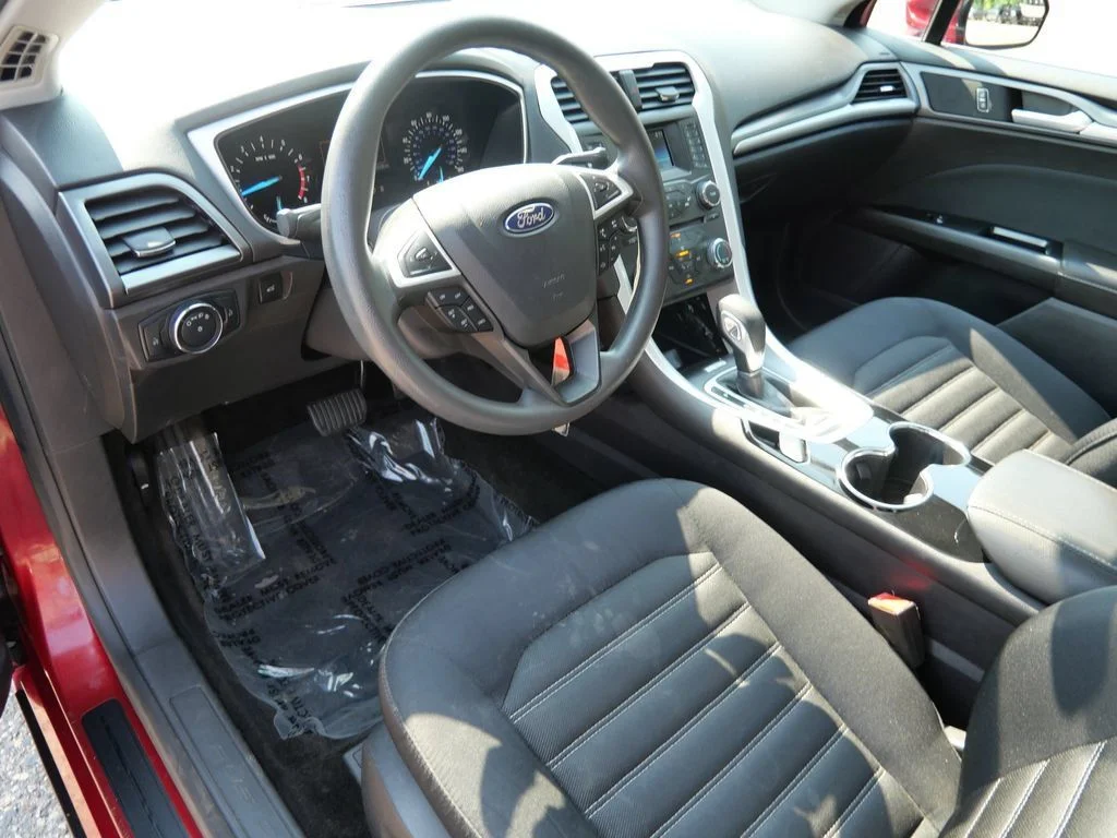 Certified Used 2015 Red Ford SE image 3