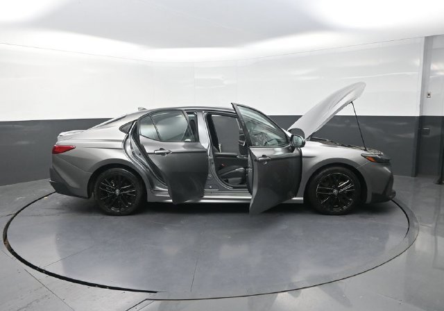 Used 2025  Toyota SE image 46