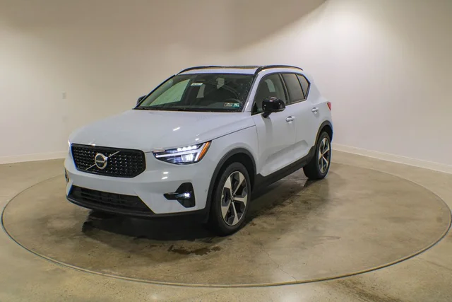 2026 Volvo XC40 B5 Plus