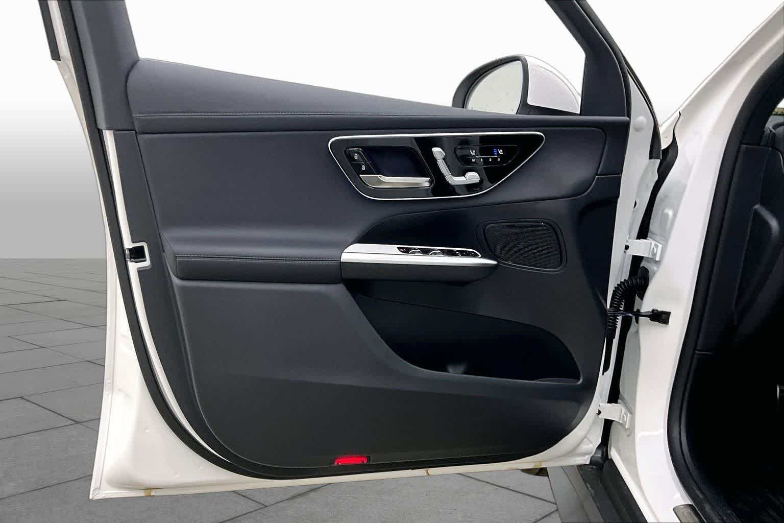 New 2026 Polar White Mercedes-Benz GLC 300 image 10