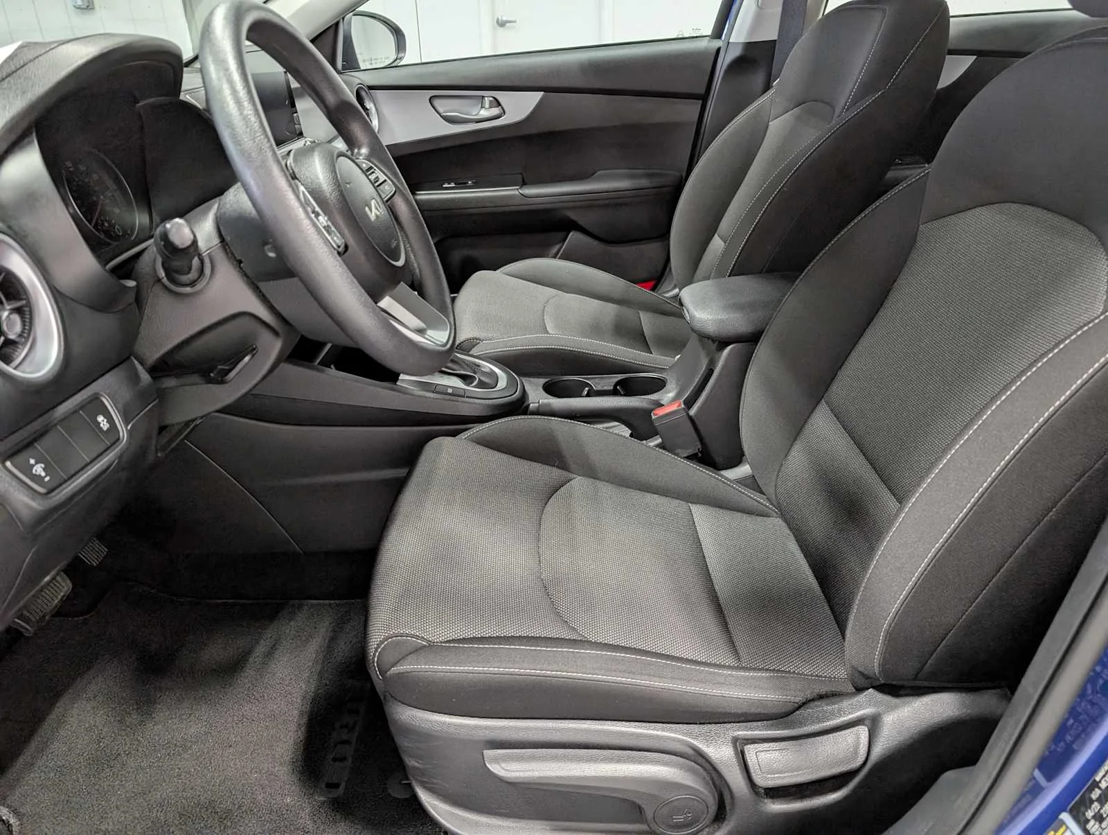 Certified Used 2023 Deep Sea Blue Kia LXS image 4