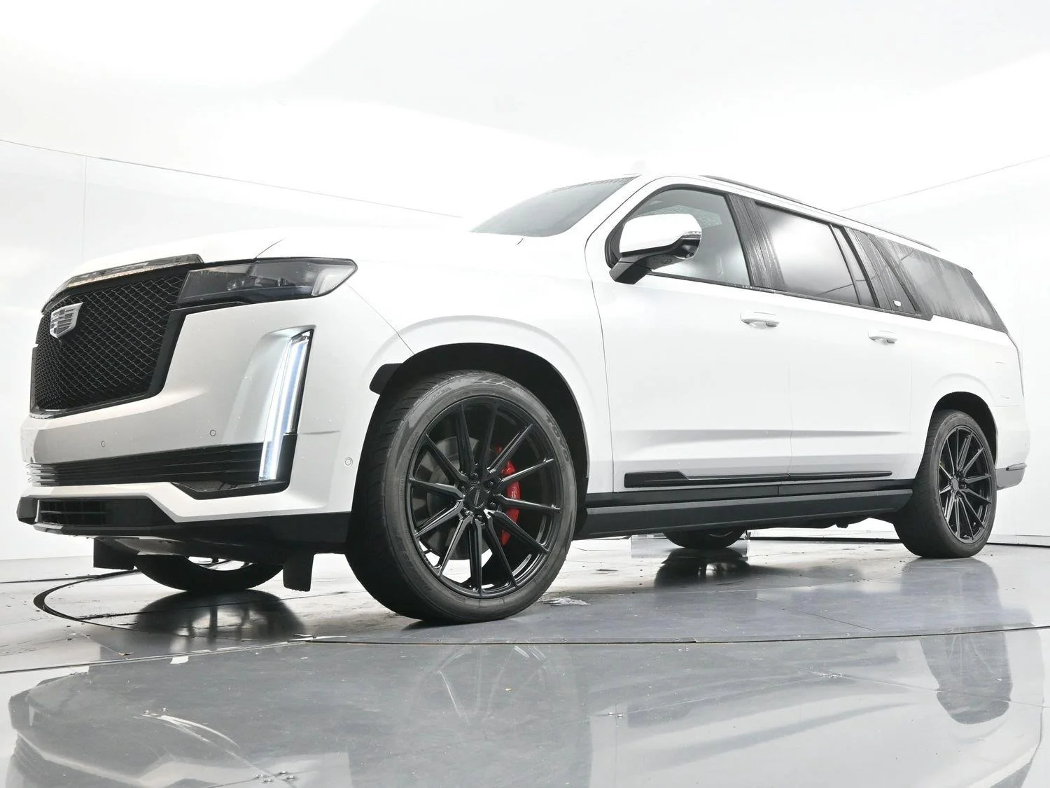 Used 2021 Crystal White Tricoat Cadillac Sport Platinum image 51