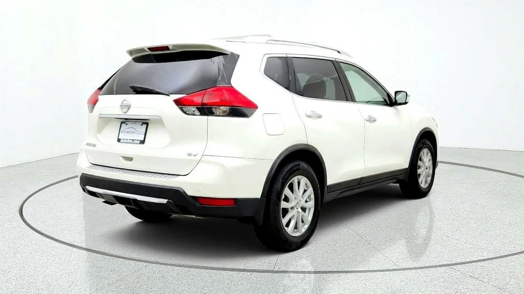 Used 2019 Pearl White Tricoat Nissan FWD SV image 5
