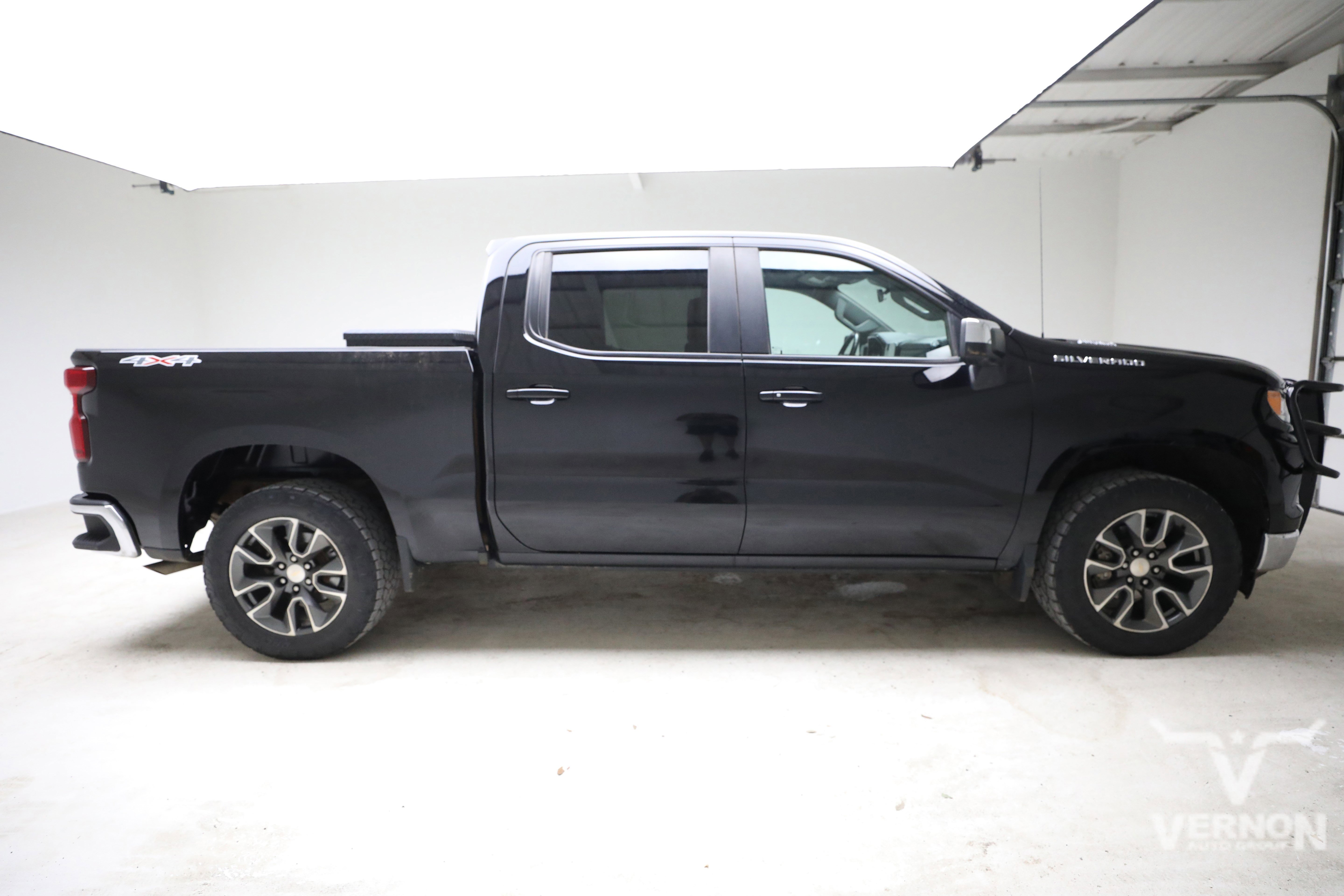 Used 2023 Black Chevrolet Y image 6
