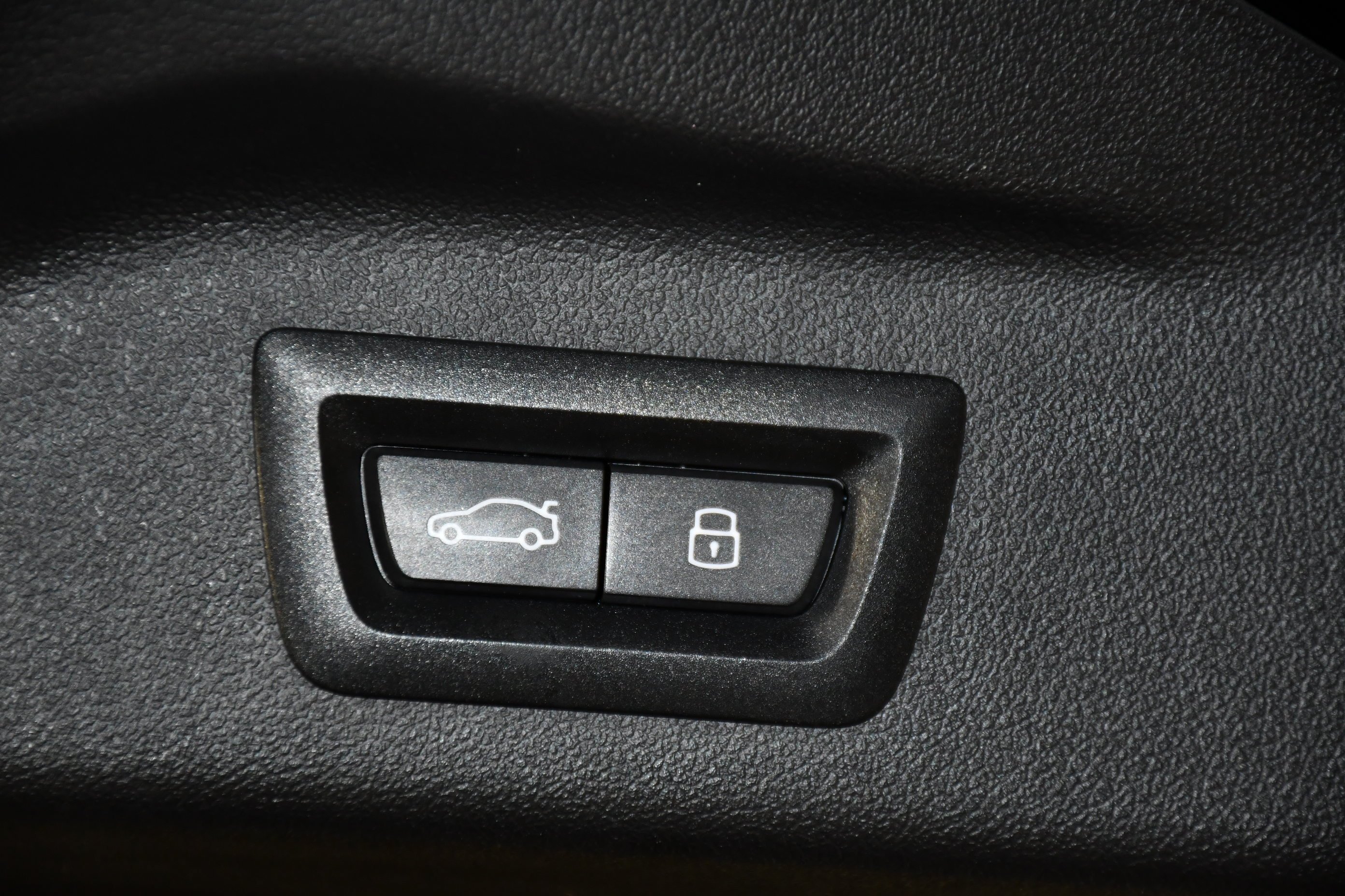 Used 2026 Black Sapphire Metallic BMW xDrive40i image 51