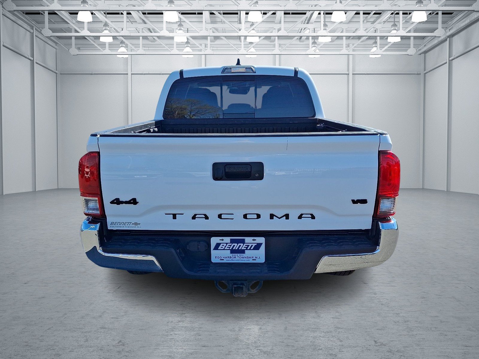Used 2020 White Toyota SR5 V6 image 5