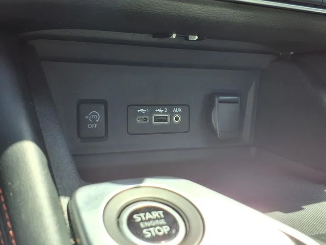 Certified Used 2025 White Nissan SR image 8