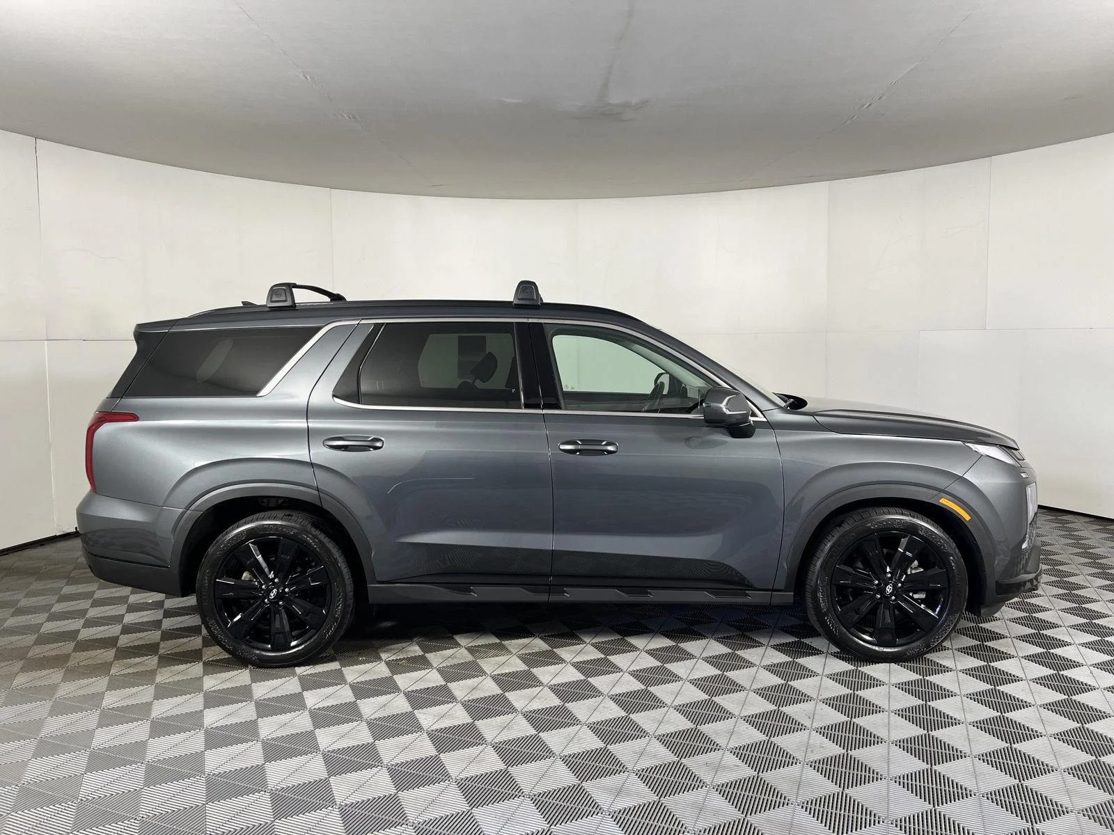 Used 2024 Steel Graphite Hyundai XRT image 18