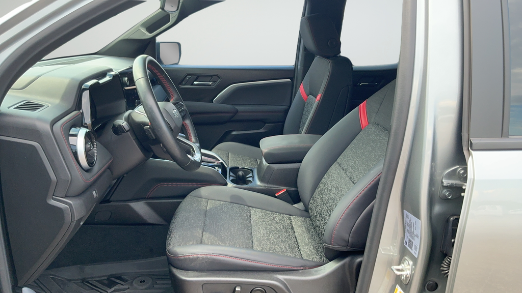 Used 2025 Gray Chevrolet Z71 image 17