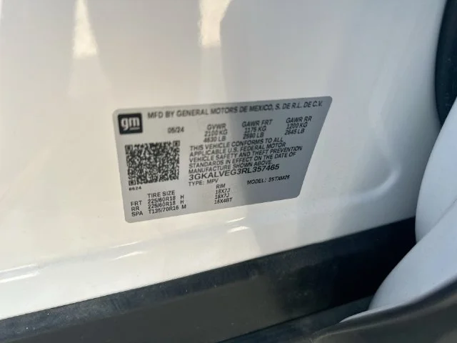 Used 2024 White GMC SLT image 37
