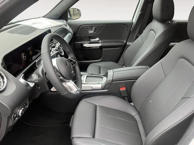 Used 2026  Mercedes-Benz GLB 250 image 9
