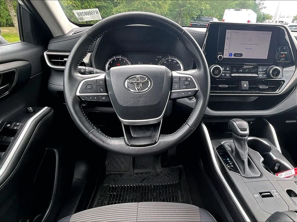 Used 2023 Silver Toyota LE image 18