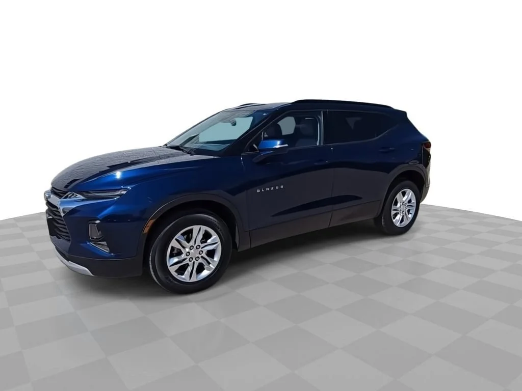 Used 2022 BLUE GLOW METALLIC Chevrolet LT image 4