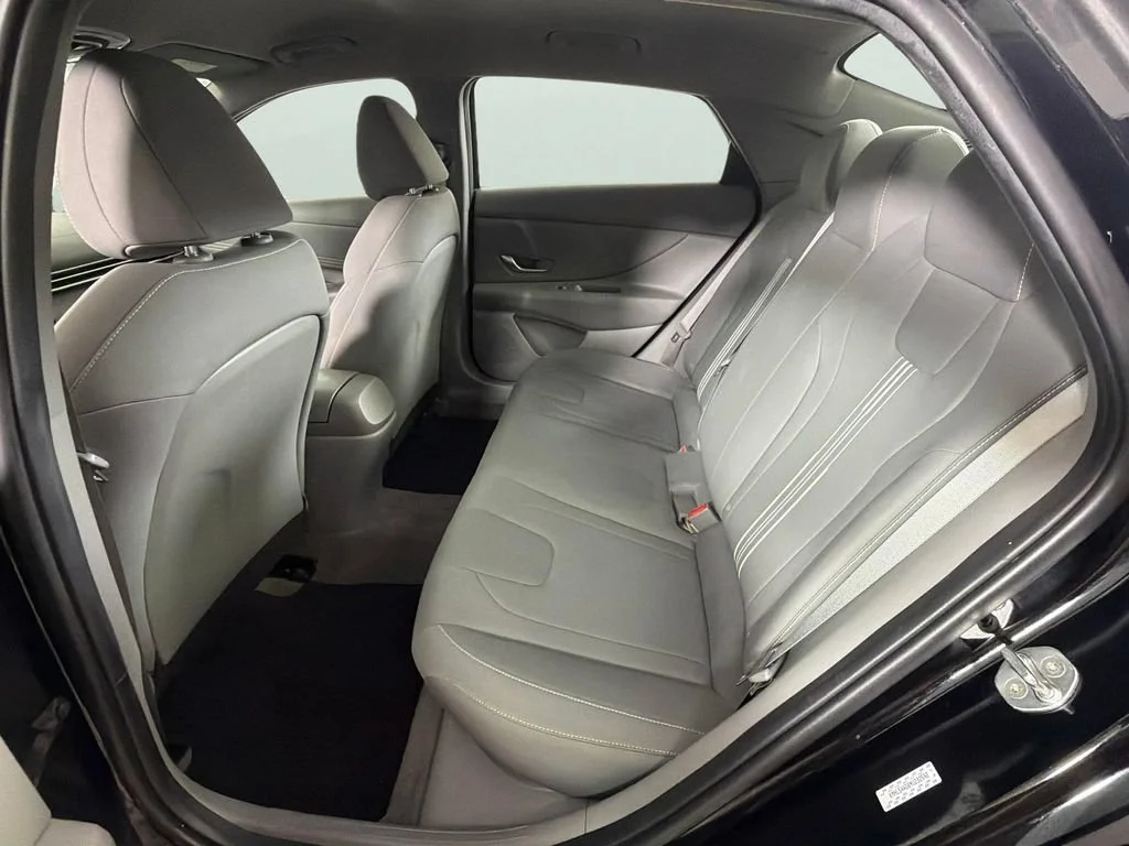 Used 2022 Black Hyundai SEL image 25