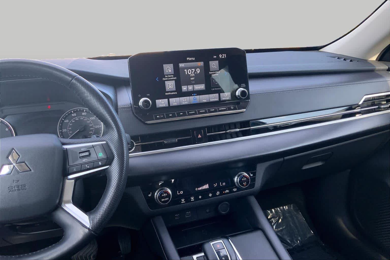 Pre-Owned 2024 Mitsubishi Outlander SE