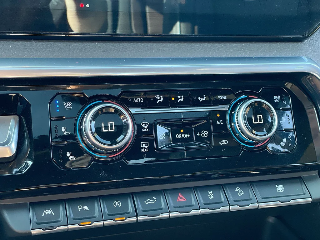 Used 2022 SUMMIT WHITE GMC Denali image 18