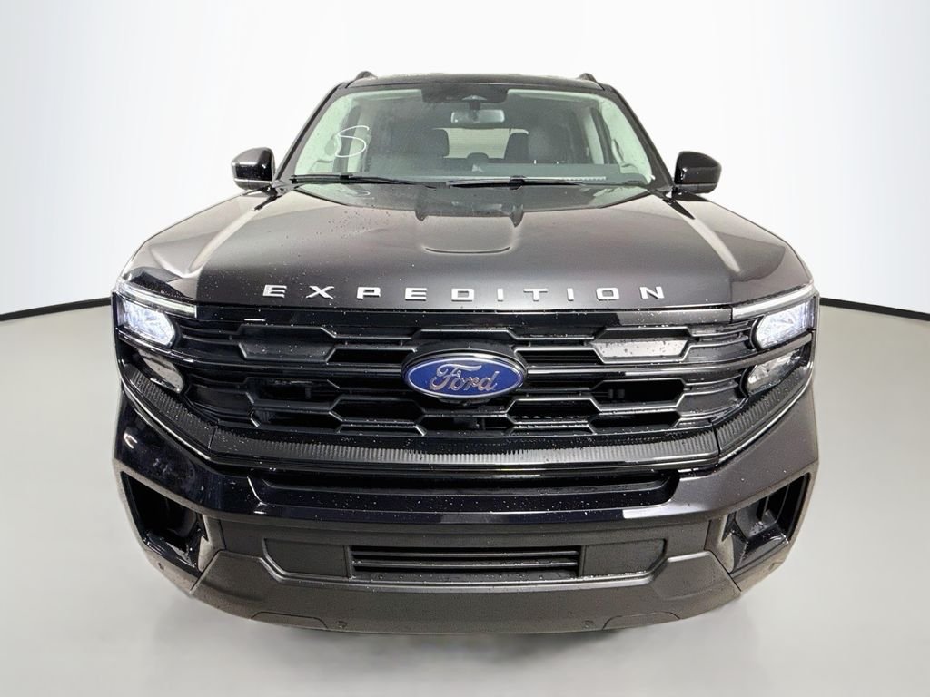 Used 2025 Agate Black Metallic Ford Active image 2