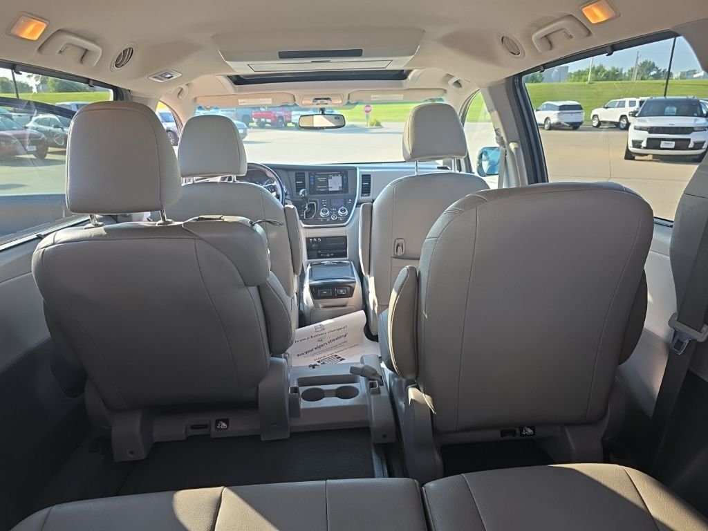 Used 2015 Blue Toyota XLE image 26