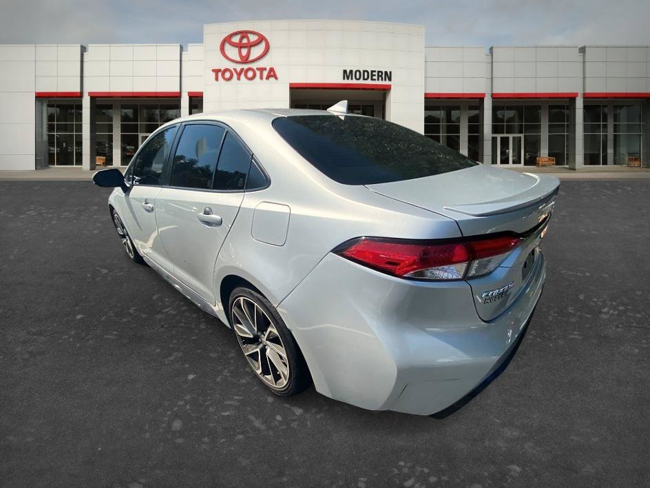 Used 2022 Classic Silver Metallic Toyota SE image 29