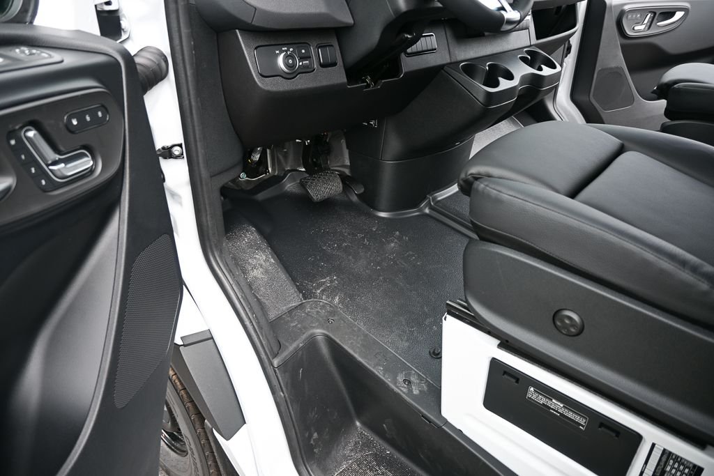 New 2026 Arctic White Mercedes-Benz  image 7
