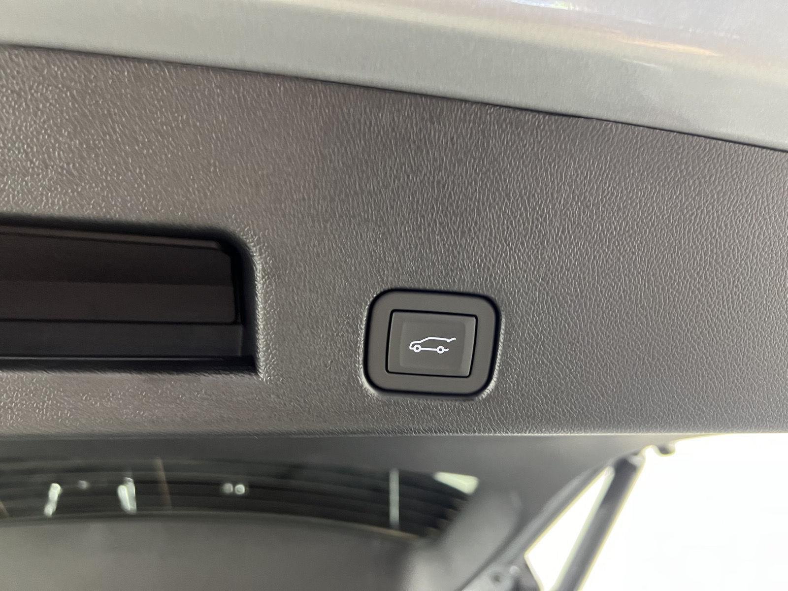 Used 2026 Sterling Gray Metallic Chevrolet FWD LT image 4