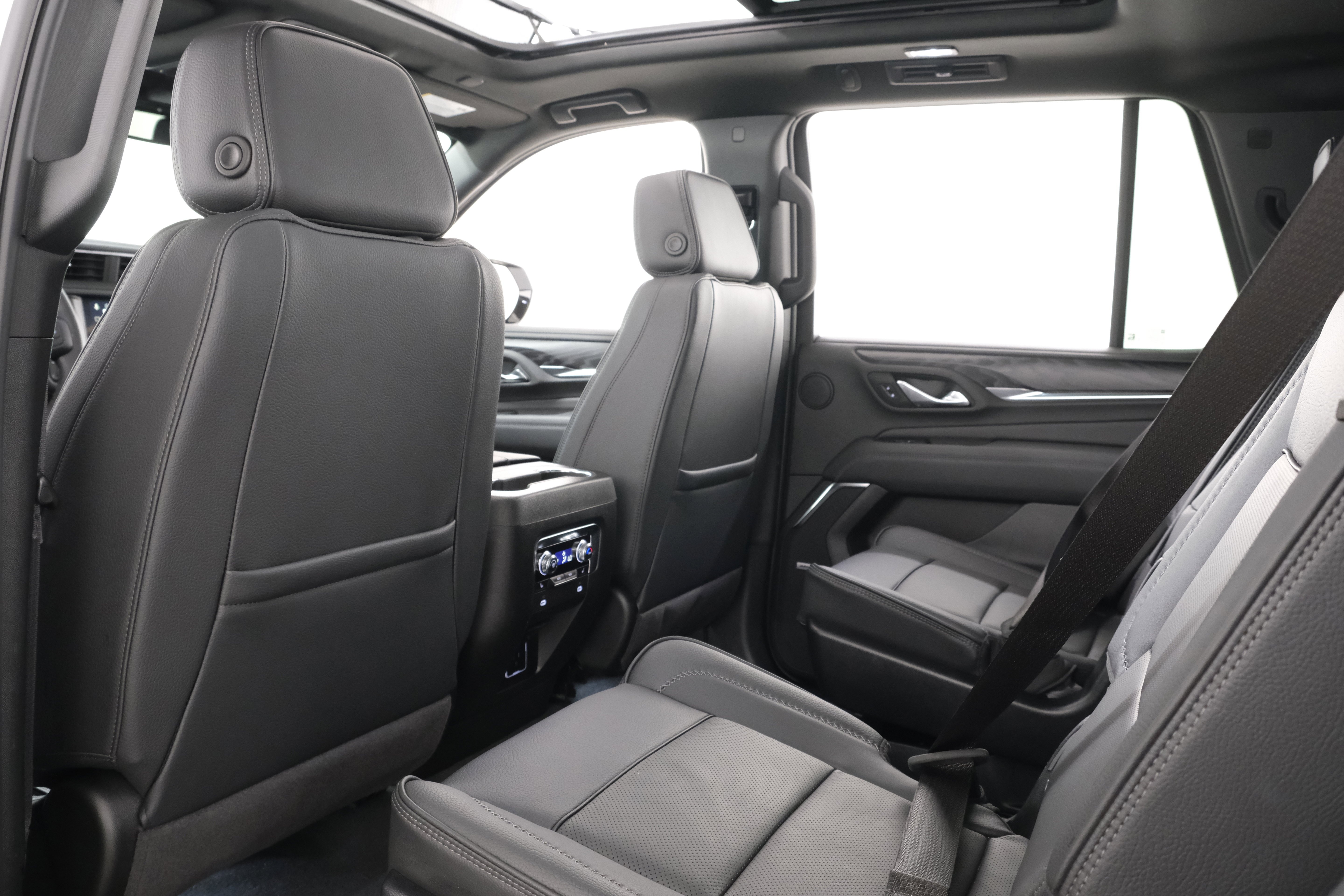 2024 GMC Yukon Denali - Photo 34